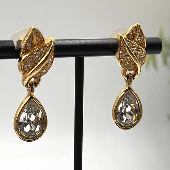 Swarovski Signed Gold Tone Leaf
Crystals Drop Dangles Signed Clip On Earrings - Picture 1 of 8